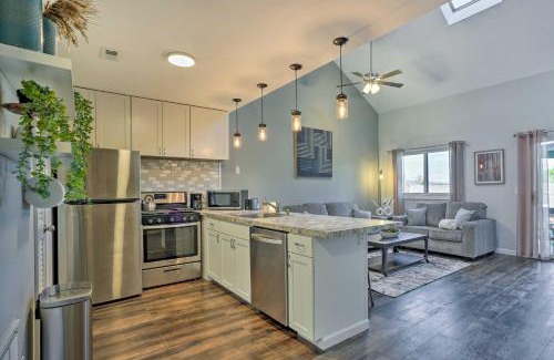 Vernon Apartamento | 2 Mi to Waterpark Vernon Township Gem with Balcony