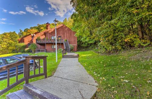 Vernon Apartamento | 2 Mi to Waterpark Vernon Township Gem with Balcony