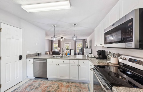 Auburn Condominio | 2 miles from the stadium AND convenient to EVERYTHING!