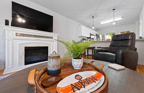 Auburn Condominio | 2 miles from the stadium AND convenient to EVERYTHING!