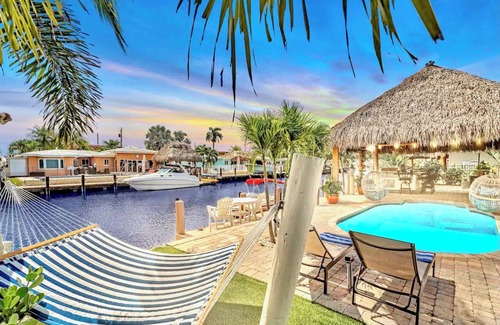 Garden Isles Casa | 2 miles from the beach! Heated pool/Hot tub/free kayaks & so much more