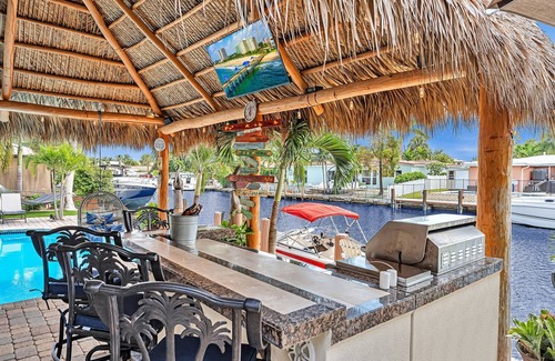 Garden Isles Casa | 2 miles from the beach! Heated pool/Hot tub/free kayaks & so much more
