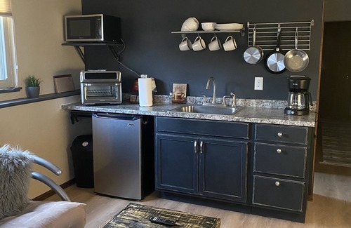 Cheyenne Meadows Apartamento | 2 Miles Ft Carson *1 mile Broadmoor World Arena * 2bedroom * Quiet