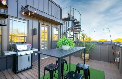 Hadley - Washington Casa | 2 Miles to Broadway w Rooftop Deck Grill & Garage