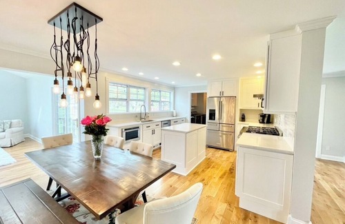 Benton Harbor Casa | 2 miles to downtown St. Joseph and 1/2 mile to beaches