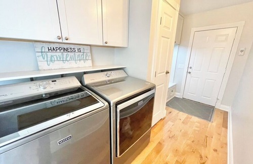 Benton Harbor Casa | 2 miles to downtown St. Joseph and 1/2 mile to beaches
