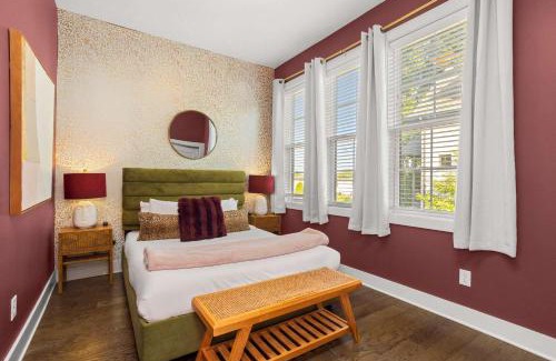 Historic Waverly Casa | 2 Miles to DWNTN Walk to Coffee Food Comedy Club