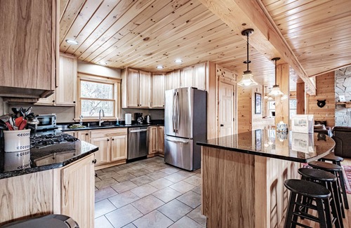 Sunday River Area Chalet De Esquí | 2 miles to Sunday River! Plus, golf, hike, bike, swim, fish and float!