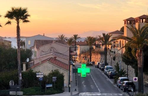Le Brusc Apartamento | 2 min de la Plage, Parking, Terrasse & Wifi!