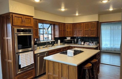 Williams Cabaña | 2 min from rt 66- hot tub-firepit-bocceball-bbq
