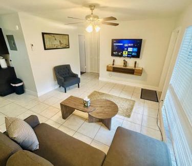 Lauderdale-by-the-Sea Apartamento | 2 min walk to beach & free parking Lauderdale 21-2