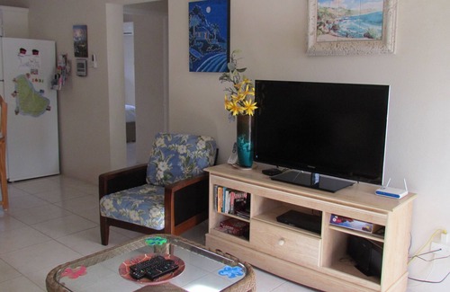 Maxwell Condominio | 6 minutos a pie de playa, autobuses, taxis, cerca de tiendas, Oistins, The Gap. A / C y Wi-F