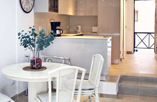 El Madronal Chalet De Esquí | 2 min Walk to Beach - Private Solarium Bungalow