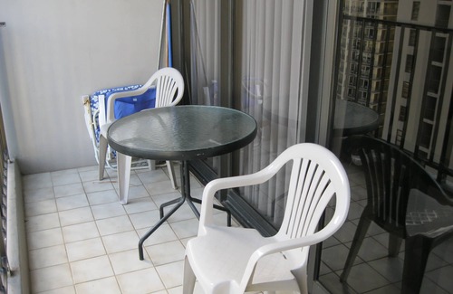 Diamond Head - Kapahulu - St. Louis Condominio | 2 min walk to the beach / Parking , Kitchen , Pool
