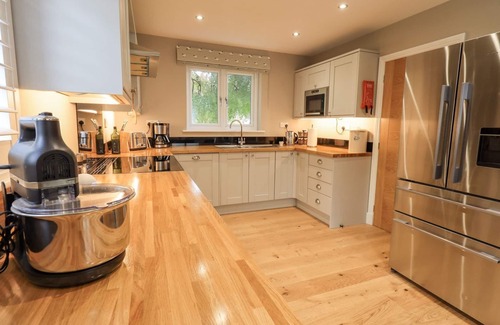 Lakeside Casa | 2 mins Lake Windermere! Gorgeous quiet property, slps 8 (4 bedrooms, 3 bathrms)