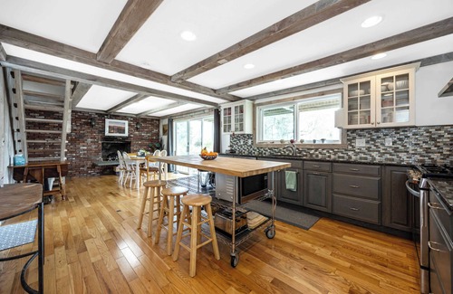 Buzzards Bay Casa | 2 Mins to Beach + Heated Saltwater Pool, Views!