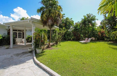 Sunset Crest Casa | 2 minute walk to Beach & Pool - Casual 2-Bed House home by Bluescape