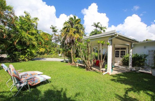 Sunset Crest Casa | 2 minute walk to Beach & Pool - Casual 2-Bed House home by Bluescape
