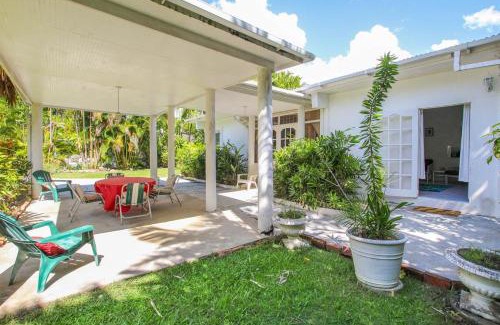 Sunset Crest Casa | 2 minute walk to Beach & Pool - Casual 2-Bed House home by Bluescape