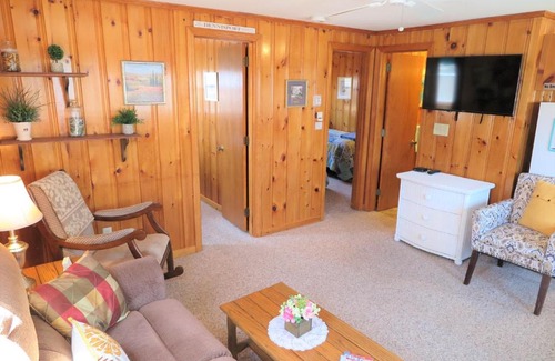 Dennis Port Casa | 2 Minute Walk to Beach, Cape Cod Escape