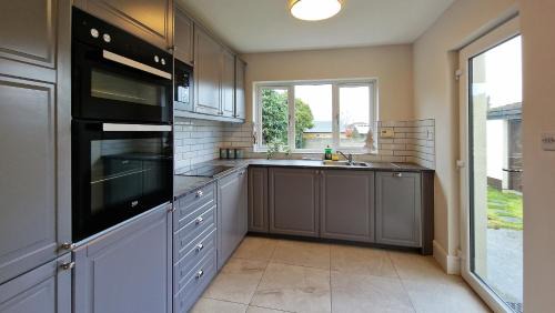 Leopardstown Casa | 2 minute walk to LUAS (tram)