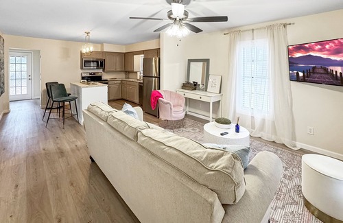 Tupelo Casa | 2 minutes from Elvis's Birthplace 5 miles from downtown Tupelo MS.