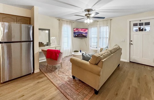 Tupelo Casa | 2 minutes from Elvis's Birthplace 5 miles from downtown Tupelo MS.
