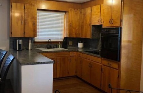 Hiddenite Cabaña | 2 minutes from the mine - Comfortable 3 bedroom house loaded with charm.
