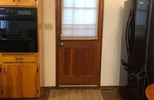 Hiddenite Cabaña | 2 minutes from the mine - Comfortable 3 bedroom house loaded with charm.