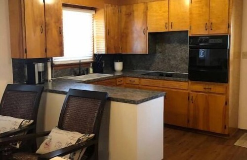 Hiddenite Cabaña | 2 minutes from the mine - Comfortable 3 bedroom house loaded with charm.