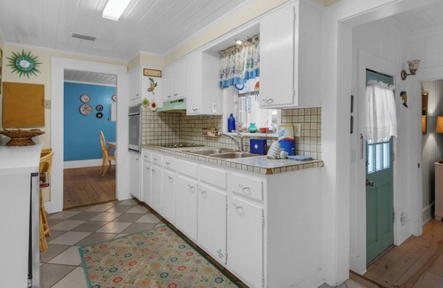 Seagrove Beach Casa | 2 Minutes to the Beach; Close to Seaside, Vintage Cottage in Old Seagrove