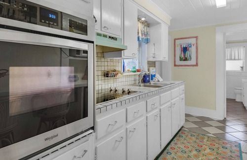 Seagrove Beach Casa | 2 Minutes to the Beach; Close to Seaside, Vintage Cottage in Old Seagrove
