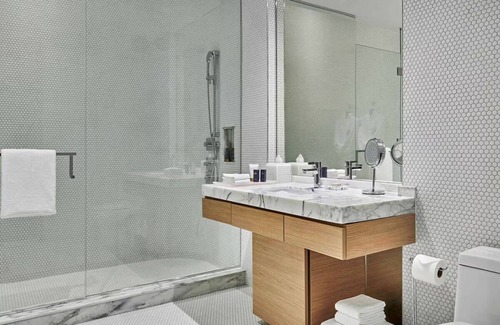Brickell Hotel | 2 Modern Queen Rooms | SLS LUX w/ Rooftop Pool, Tennis & Fine Dining
