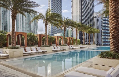Brickell Hotel | 2 Modern Queen Rooms | SLS LUX w/ Rooftop Pool, Tennis & Fine Dining