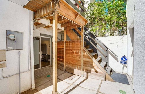 Little Italy Condominio | 2 Modern Units in Heart of Little Italy!