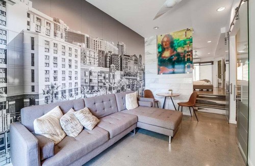 Little Italy Condominio | 2 Modern Units in Heart of Little Italy!