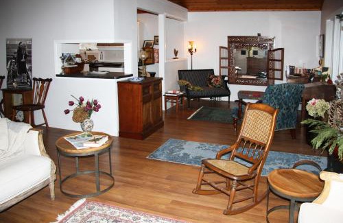 Historic Old Town Cama Y Desayuno | 2 Moon Cottage
