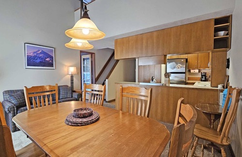 Overlook Park Casa | 2 Mtn. View-Sunriver, Oregon: BBQ, WiFi, SHARC Aquatics, Tubing Hill, Mt. Bachelor, Golf, Deschutes River, Tennis, Bike Paths