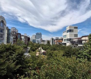 Sinchon-dong Apartamento | #2 NEW open 신축건물 엘리베이터 짐보관 홍대입구역 도보5분 마포구 쇼핑