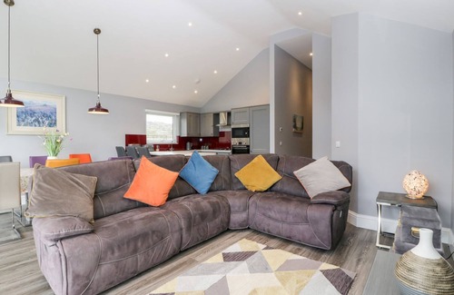 Morebath Cabaña | 2 OAK PARK, family friendly, with hot tub in Bampton, Devon