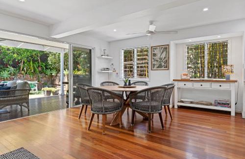 Sunshine Beach Casa | 2 "Ocean Whisper" 16 Solway Drive - Dog Friendly Tropical Oasis