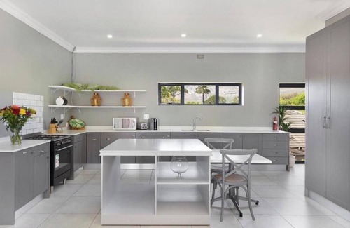 Lakeside Casa | 2 On Lismore Guesthouse 15