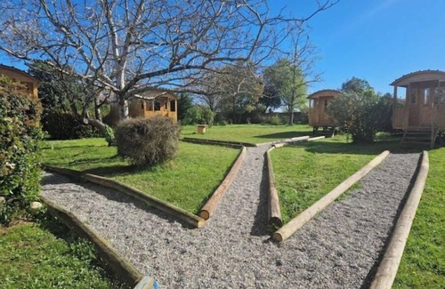 Monbequi Cabina | 2 or 4-seater caravan in wooded park.