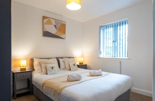 Derby Casa | 2 Parking spaces - Contractors - Spacious - Offers - Garden