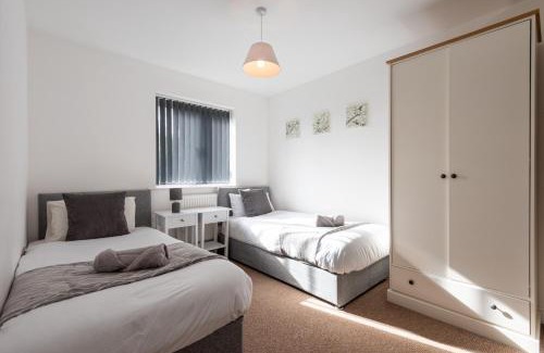 Derby Casa | 2 Parking spaces - Contractors - Spacious - Offers - Garden