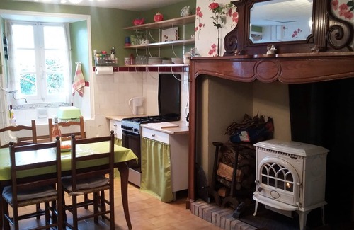 Hautefort Cabaña | 2 Perigorian Cottages, 10p: heated pool, child paradise, game room, large garden