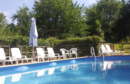 Hautefort Cabaña | 2 Perigorian Cottages, 10p: heated pool, child paradise, game room, large garden
