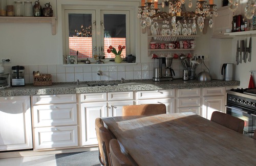 Bergen Casa | 2 pers. Villa donja muy idílica. Directamente en el bosque y cerca de la playa.