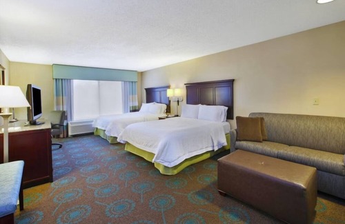 South Bend Hotel | 2 Pet-Friendly Rooms w/ Comfortable Bed & Free Hot Breakfast – Convenient Stay