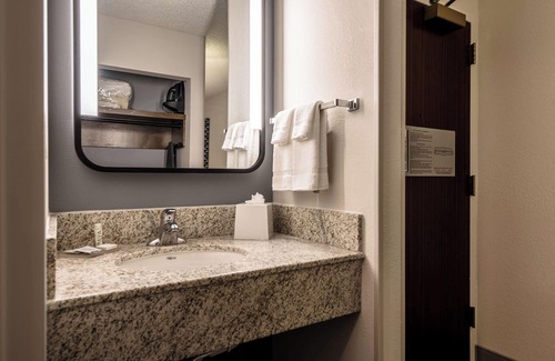 Richardson Hotel | 2 Pet-friendly Units w/ FREE Parking, Outdoor Pool, Near Point North Park!